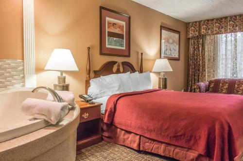 Gallery image of FairBridge Inn & Suites Poconos in Stroudsburg