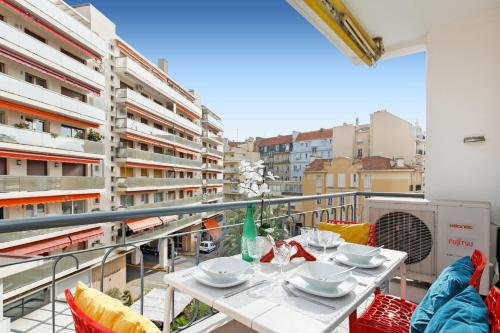 Brand new 2 bedrooms next to Croisette !