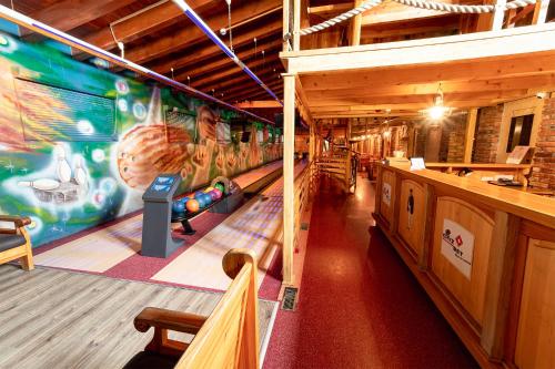 a bowling alley with a mural on the wall at Zajazd Chyżne in Chyżne