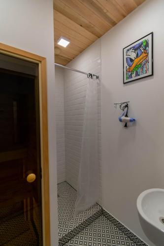 a bathroom with a shower and a sink at Apartments24 Spordi in Rakvere