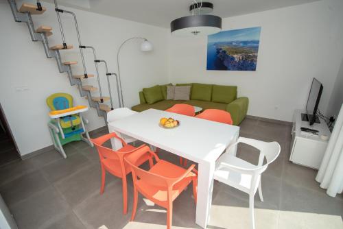 a living room with a white table and chairs at Villa Median in Žman