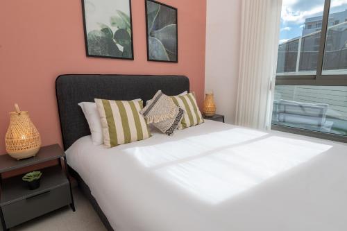 Una cama o camas en una habitación de סוויטת החוף אכזיב - Beach Suite Achziv