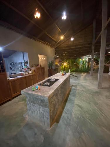 Mekong Homeにあるキッチンまたは簡易キッチン