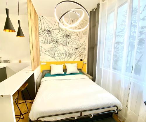 מיטה או מיטות בחדר ב-Superb Mini Loft close Montmartre 2 people