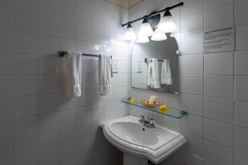 Koupelna v ubytování Siesta Hotel