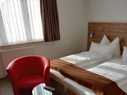 Een bed of bedden in een kamer bij Gasthaus Adler