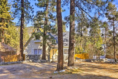 Gallery image of Cozy Home, half Mi to Downtown, 4 Mi to Hikes! in Wrightwood