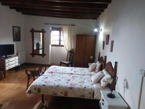 TV a/nebo společenská místnost v ubytování Casa Rural Amapola