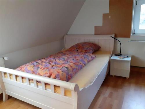 Postel nebo postele na pokoji v ubytování Schöne und ruhige Ferienwohnung in Ottendorf