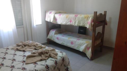 a bedroom with two bunk beds with towels on them at Abuela Chiquita in Ramallo