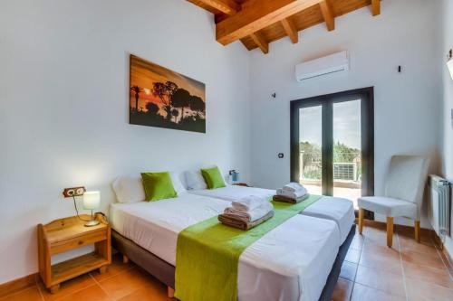 A bed or beds in a room at Finca Kiana in Santa Eugènia - your child-friendly holiday finca on Mallorca