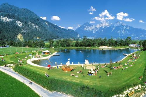 a park with a lake and mountains in the background at Chalet in Fügen near Spieljochbahn in Fügen