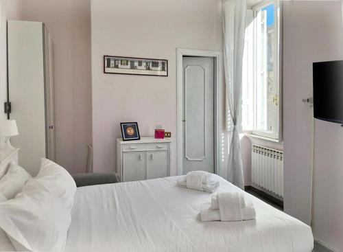 En eller flere senge i et værelse på ROMA - Loft Campo de' Fiori - Appartamento Campo de' Fiori - LE CUGINE