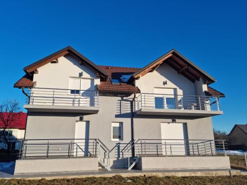 Το κτήριο όπου στεγάζεται  το διαμέρισμα