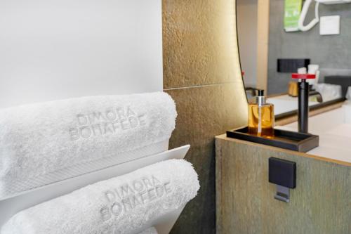 Suite con bañera de hidromasaje y balcón panorámico