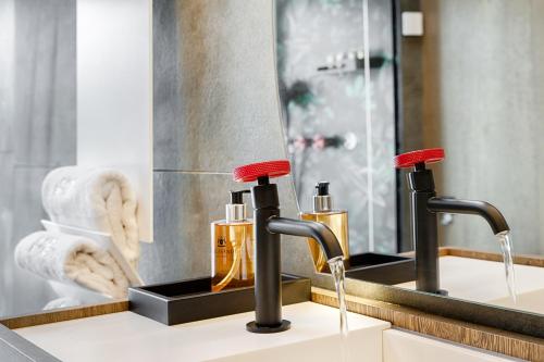 Suite con bañera de hidromasaje y balcón panorámico