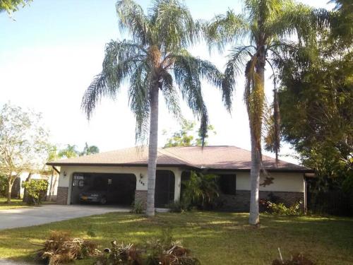 Taman di luar Venice Pool Home by AcoralBay 5 Min to the beach & town