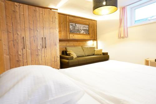 a bedroom with a bed and a couch at Elinas Mountain Views in Kaprun