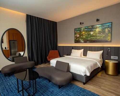 מיטה או מיטות בחדר ב-Radisson Blu Hotel & Conference Center, Niamey