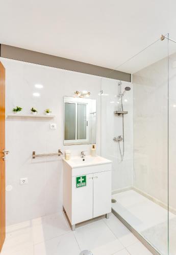 Bonjardim Downtown Apartments by DA'HOME