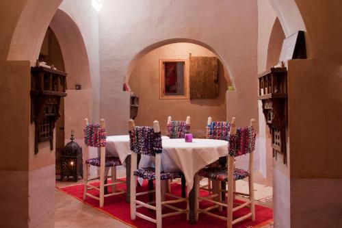 a dining room with a table and chairs in a building at Dar Isselday in Tisselday
