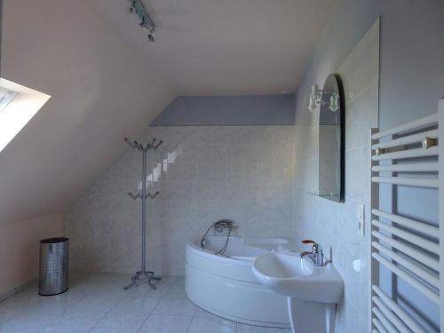 Kúpeľňa v ubytovaní Holiday home, Moëlan sur Mer