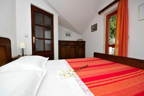 Ένα ή περισσότερα κρεβάτια σε δωμάτιο στο Holiday Home in Trogir with Sea View