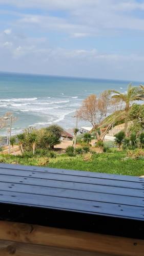 Gallery image of שירת הים -עם מרפסת עץ ובריכת זרמים פרטית חוף צאנז לציבור החרדי in Netanya