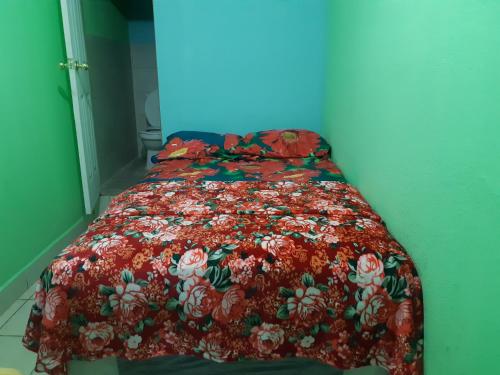 Postel nebo postele na pokoji v ubytování HOTEL EL EDEN