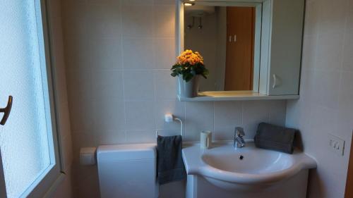 Kúpeľňa v ubytovaní Comfortable flat in a small villa with terrace