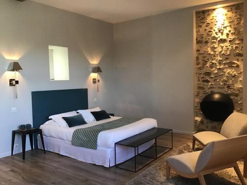 Un pat sau paturi într-o cameră la La Grange Saint Martin