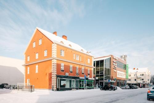 a large orange building on a city street at Lilla Rantala, luksusmajoitus keskustassa in Seinäjoki