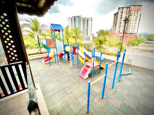 Lasten leikkialue majoituspaikassa Monkey Mansion At Jalan Ipoh
