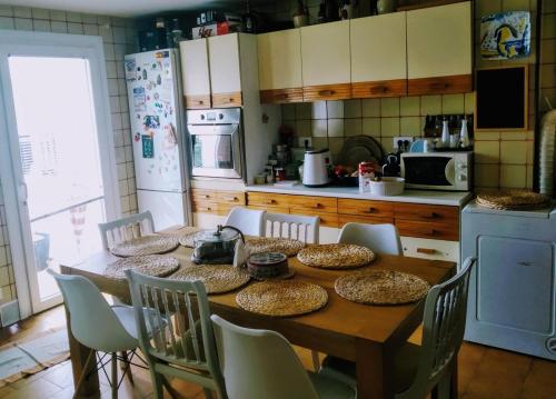 Kuchyň nebo kuchyňský kout v ubytování Villa tana, casa compartida