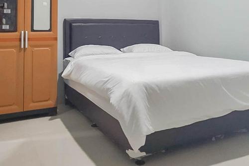 Katil atau katil-katil dalam bilik di Mahkota Residence Mitra RedDoorz