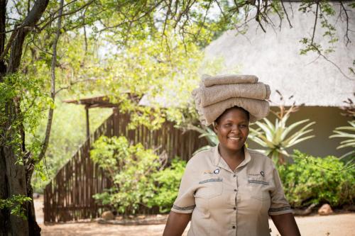 a woman with a hat on her head at Kambaku Safari Lodge in Timbavati Game Reserve