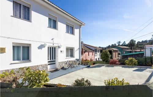 Stunning Home In Rocha Vella With Wifi And 4 Bedrooms