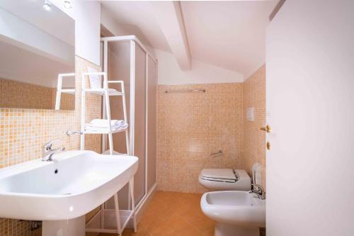 a bathroom with a sink and a toilet at La Dolce Vista Bed&Breakfast in Cannara