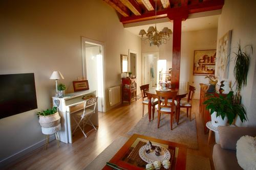 a living room with a table and a dining room at Una MIRADA A LA CATEDRAL-Apartamentos Burgos Catedral in Burgos