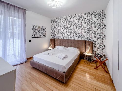 a bedroom with a bed with two lamps on it at Nuovo bilocale nel porto antico in Savona