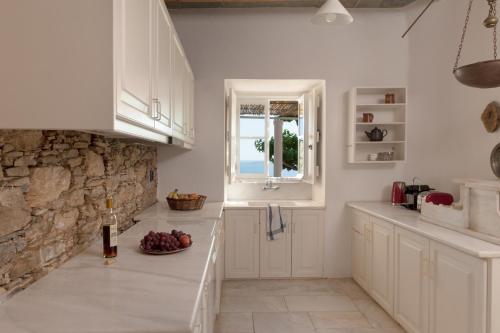 Kuchyň nebo kuchyňský kout v ubytování Montofoli Wine Estate