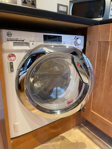a washing machine with its door open in a room at Quality City Leicester in Leicester