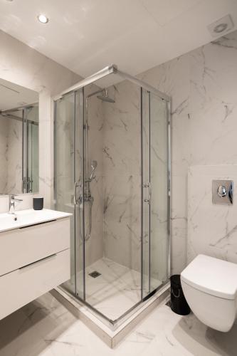 A12 Pristine 1bedrooom flat near Parthenon in Athens' heart