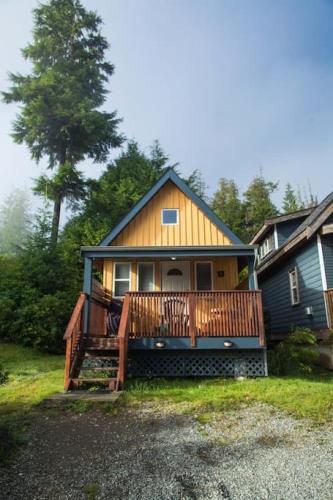 Surf Haven, Lofted Cozy Cabin Minutes to Beach