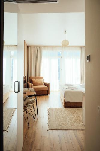 Postel nebo postele na pokoji v ubytování White Sails Residential Hotel