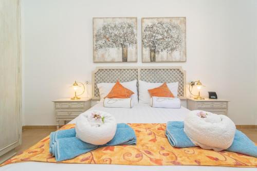a bedroom with a bed with two pillows on it at Juniper -Inca- in Inca
