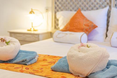 a bed with towels in the shape of a heart at Juniper -Inca- in Inca