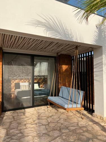 Kawasan patio atau luaran di Beach House MIMA