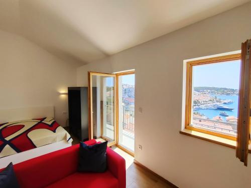 Afbeelding uit fotogalerij van Brand new apt W balcony & perfect seaview at center in Hvar