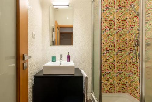 Central Porto 4BR apartment in Porto City center 2MIN METRO and WALK Aliados